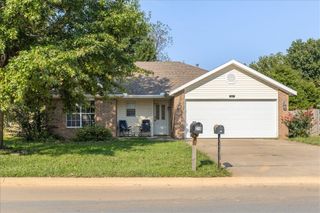 211 Sun Meadow Drive, Centerton, AR 72719