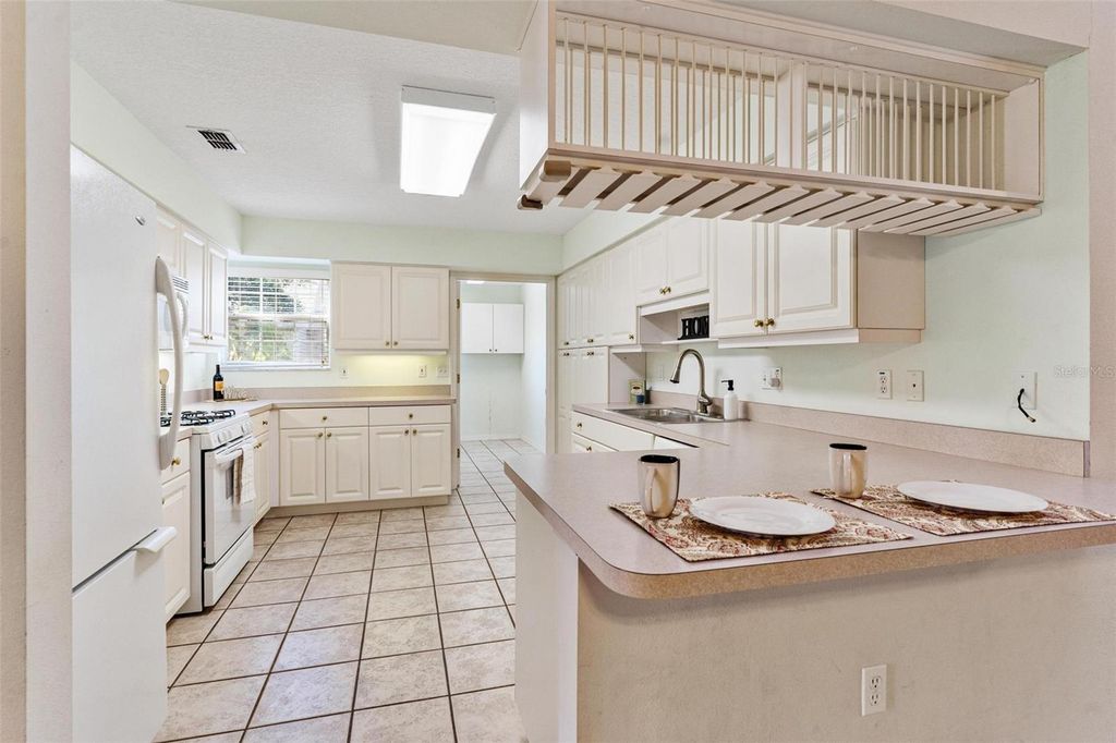 Image 19 of property listing at 911 BEVERLY HARBORS DRIVE 16, Leesburg, FL 34748