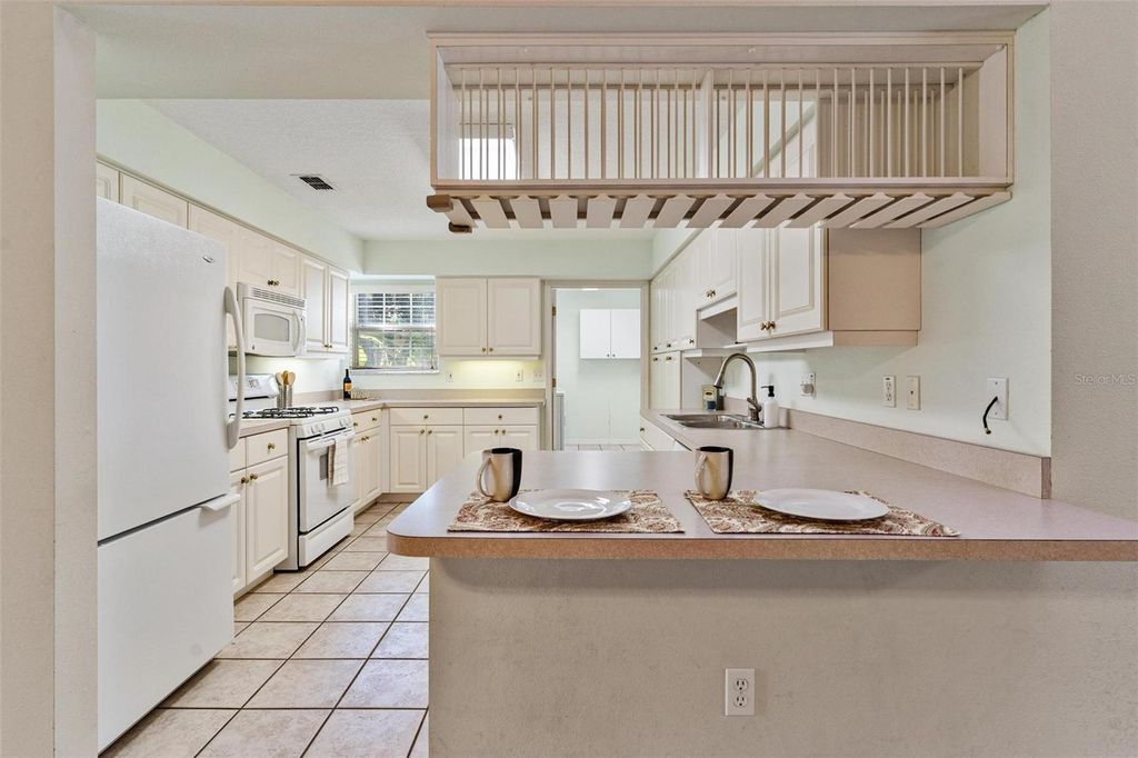 Image 20 of property listing at 911 BEVERLY HARBORS DRIVE 16, Leesburg, FL 34748