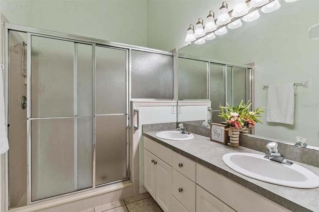 Image 26 of property listing at 911 BEVERLY HARBORS DRIVE 16, Leesburg, FL 34748