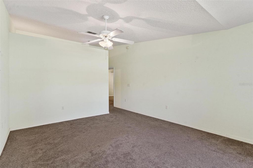 Image 27 of property listing at 911 BEVERLY HARBORS DRIVE 16, Leesburg, FL 34748