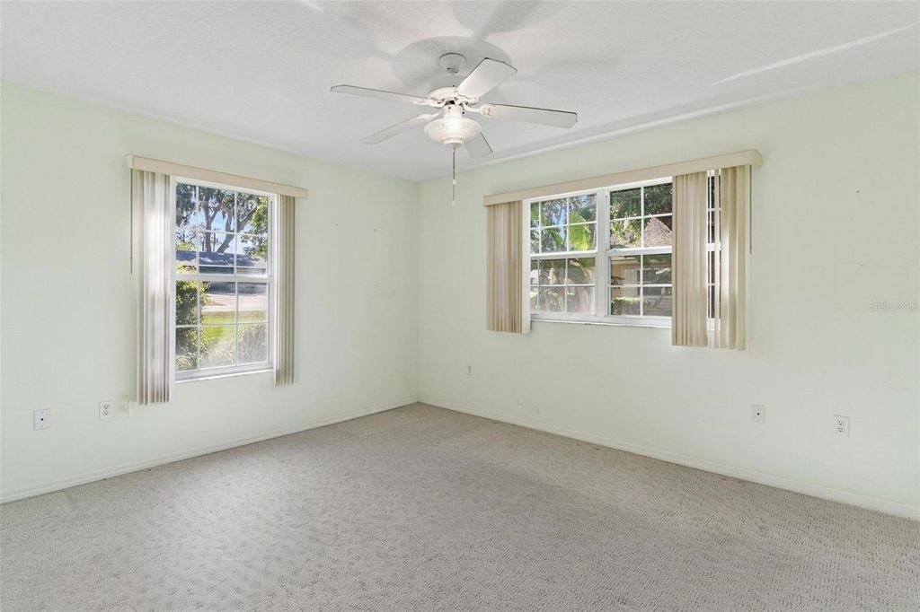 Image 32 of property listing at 911 BEVERLY HARBORS DRIVE 16, Leesburg, FL 34748
