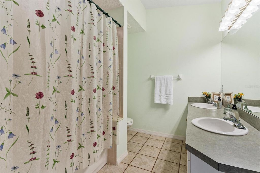 Image 34 of property listing at 911 BEVERLY HARBORS DRIVE 16, Leesburg, FL 34748