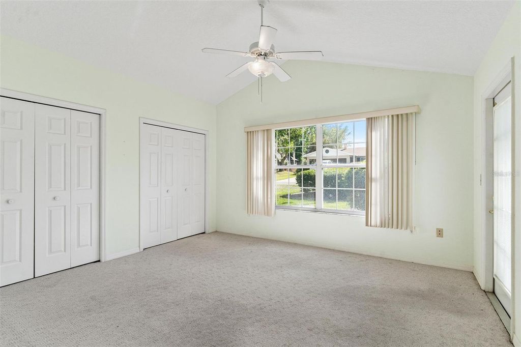 Image 37 of property listing at 911 BEVERLY HARBORS DRIVE 16, Leesburg, FL 34748