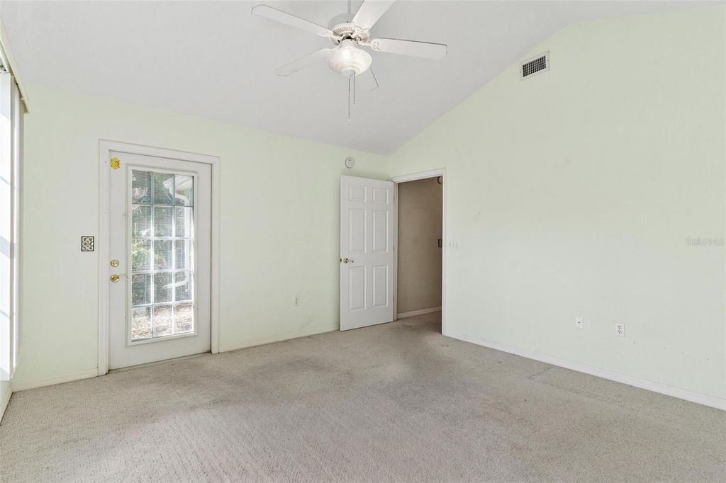 Image 38 of property listing at 911 BEVERLY HARBORS DRIVE 16, Leesburg, FL 34748