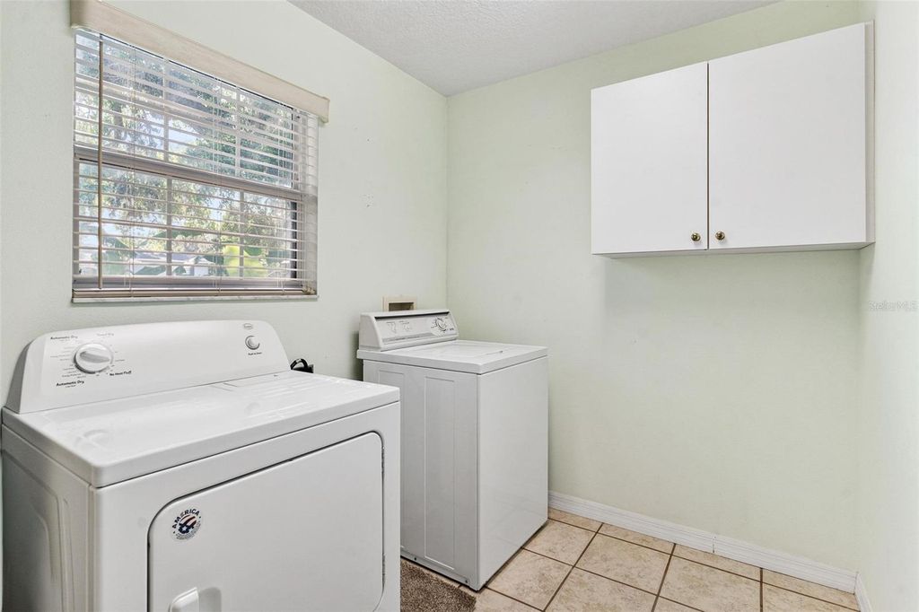 Image 39 of property listing at 911 BEVERLY HARBORS DRIVE 16, Leesburg, FL 34748