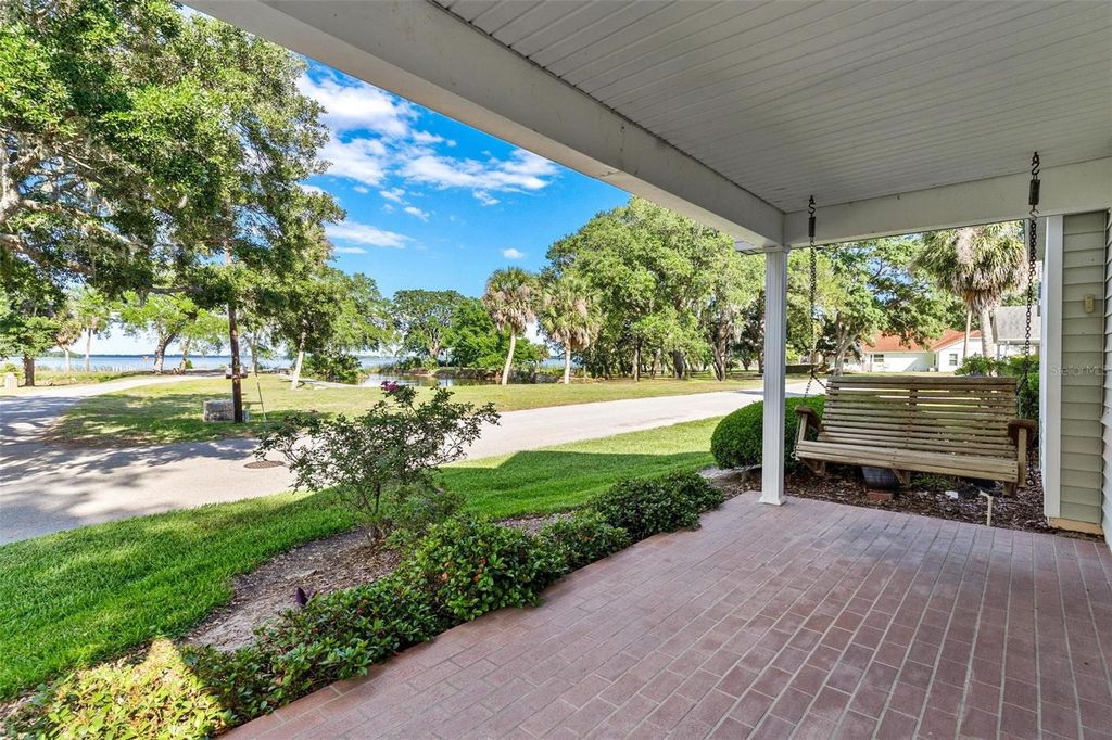Image 5 of property listing at 911 BEVERLY HARBORS DRIVE 16, Leesburg, FL 34748