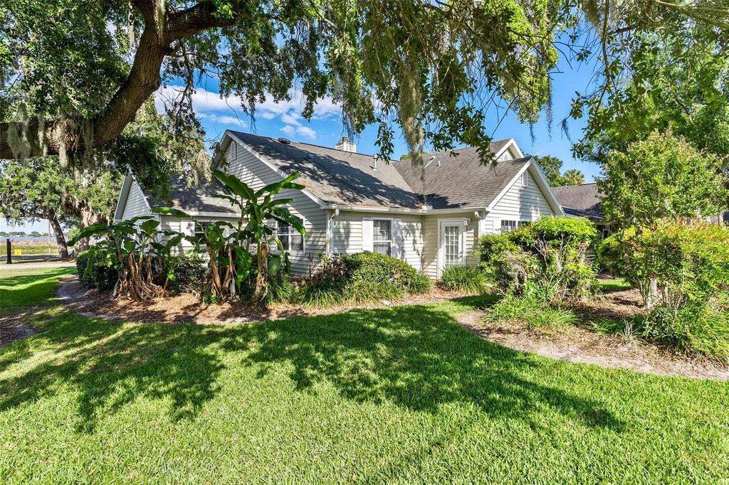 Image 41 of property listing at 911 BEVERLY HARBORS DRIVE 16, Leesburg, FL 34748