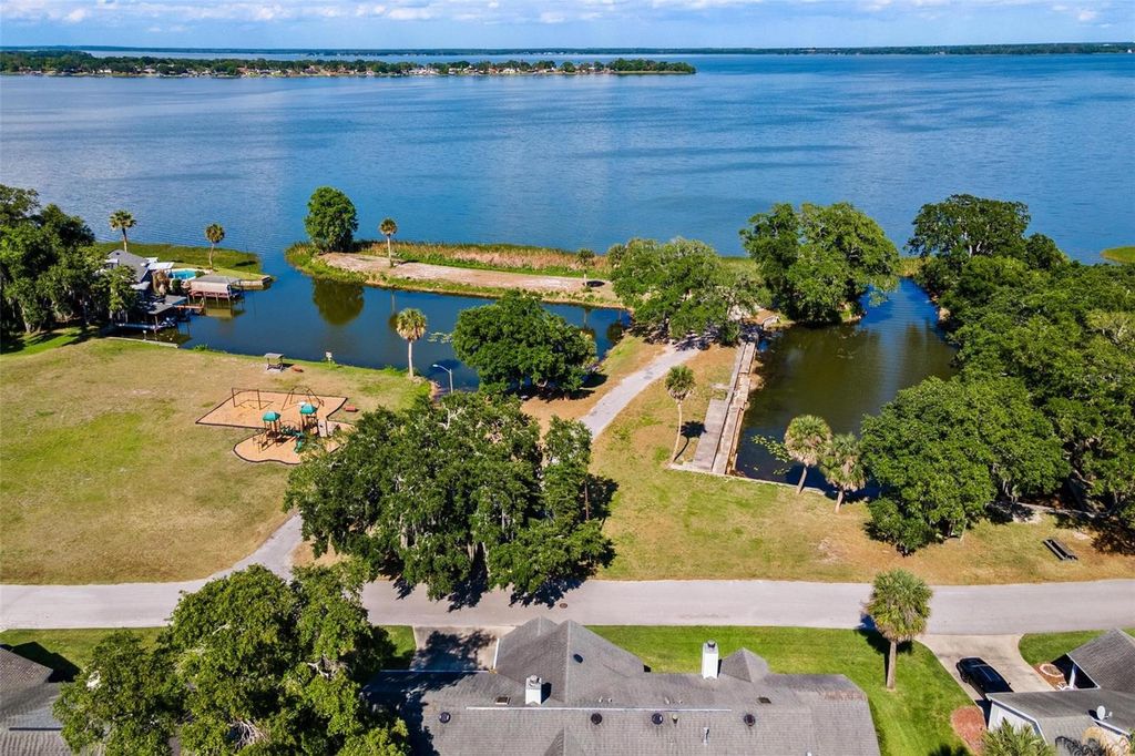 Image 42 of property listing at 911 BEVERLY HARBORS DRIVE 16, Leesburg, FL 34748