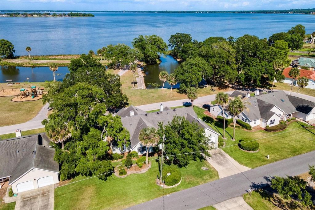 Image 43 of property listing at 911 BEVERLY HARBORS DRIVE 16, Leesburg, FL 34748
