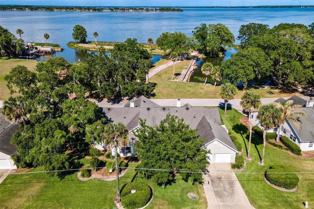 Image 46 of property listing at 911 BEVERLY HARBORS DRIVE 16, Leesburg, FL 34748