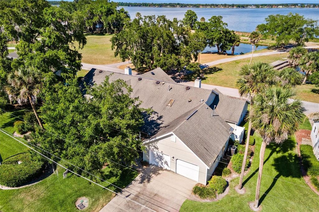 Image 47 of property listing at 911 BEVERLY HARBORS DRIVE 16, Leesburg, FL 34748