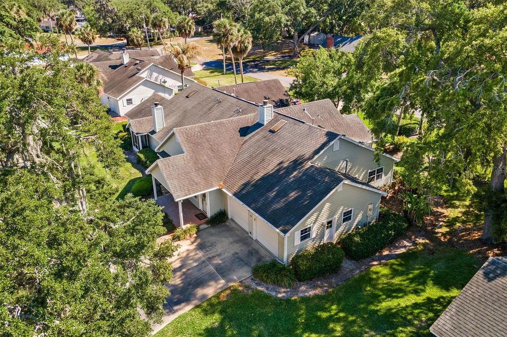 Image 48 of property listing at 911 BEVERLY HARBORS DRIVE 16, Leesburg, FL 34748