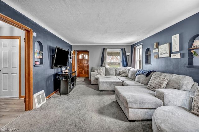 1403 Tuxedo Avenue, Parma, OH 44134