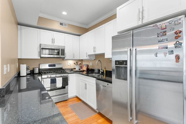 619 E 3rd St 2, Boston, MA 02127