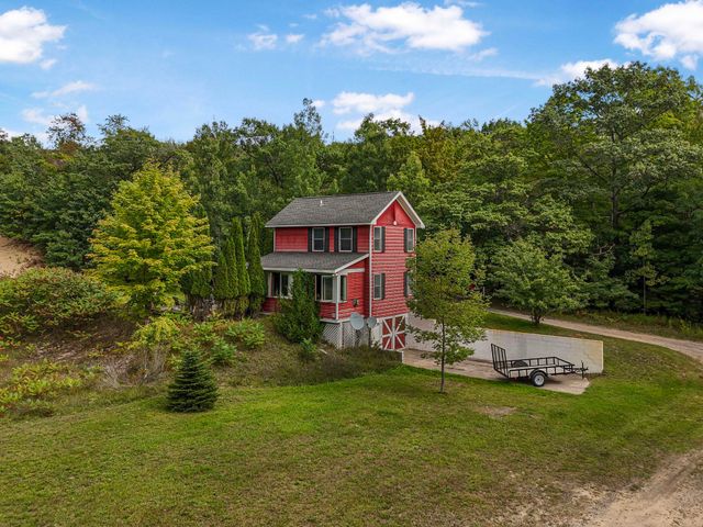 5361 N Manitou Trail, Leland, MI 49654