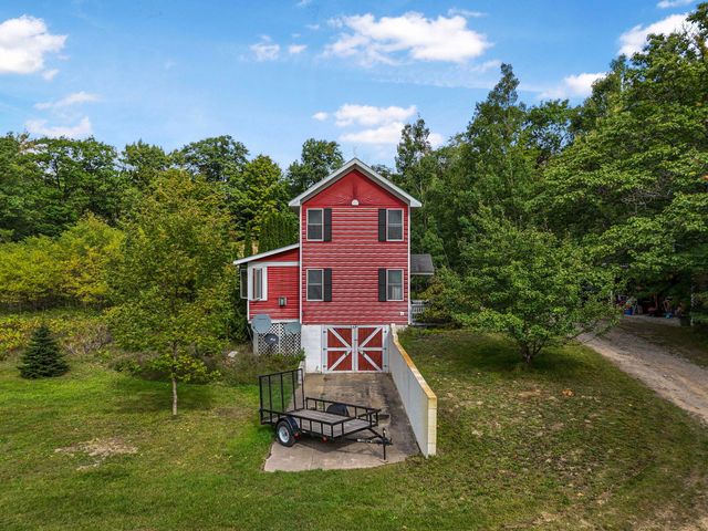 5361 N Manitou Trail, Leland, MI 49654