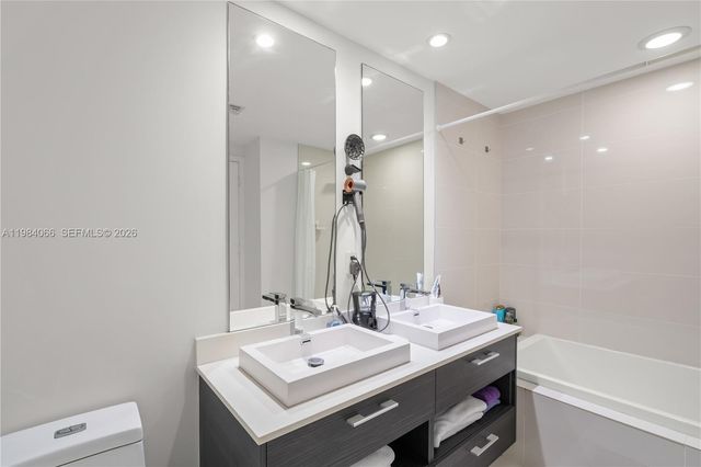 45 SW 9th St 1405, Miami, FL 33130