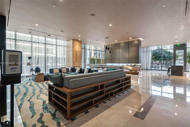 45 SW 9th St 1405, Miami, FL 33130