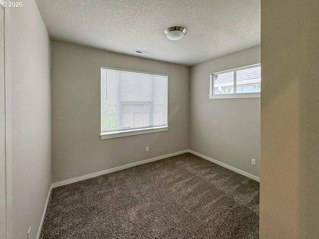 493 Ne LIBERTY Ave, Gresham, OR 97030