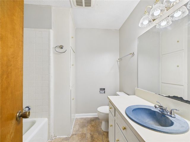 3704 Holly Drive, Bryan, TX 77802