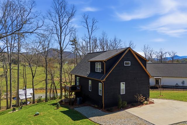 784 Sneaking Creek Drive, Hayesville, NC 28904