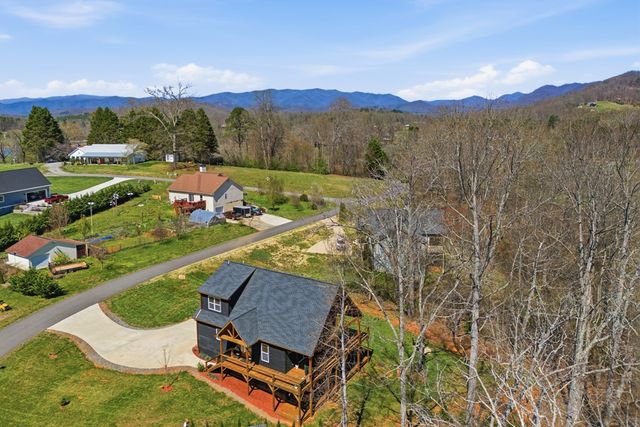 784 Sneaking Creek Drive, Hayesville, NC 28904