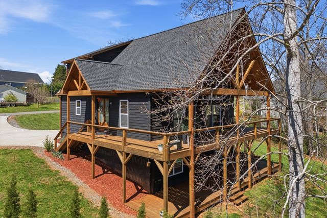 784 Sneaking Creek Drive, Hayesville, NC 28904