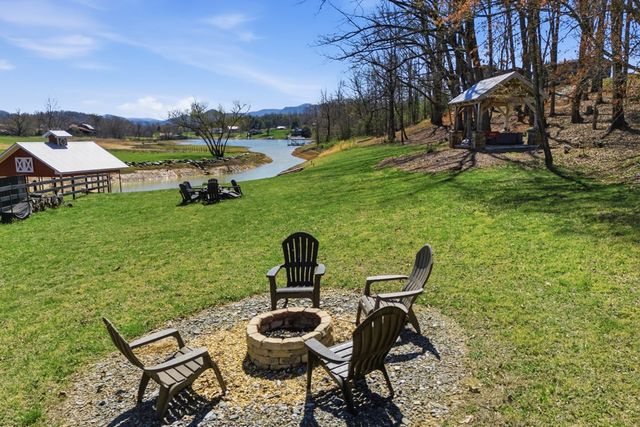784 Sneaking Creek Drive, Hayesville, NC 28904