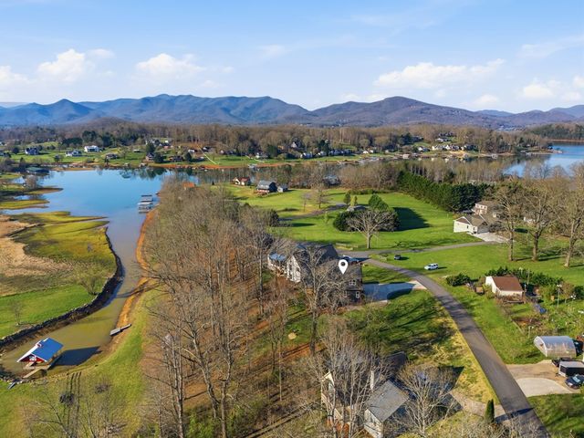 784 Sneaking Creek Drive, Hayesville, NC 28904