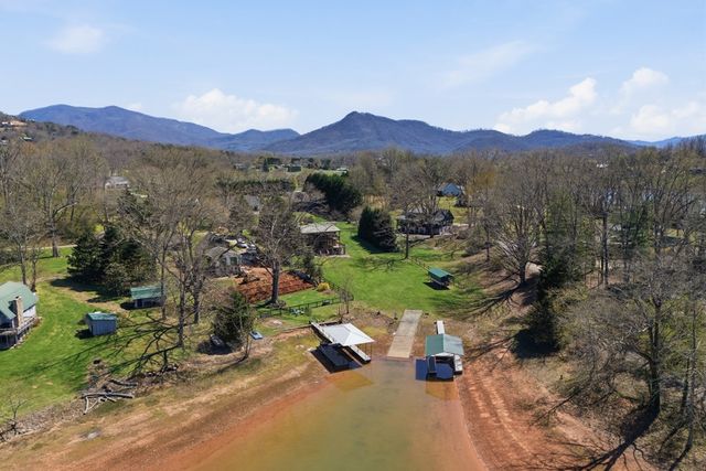 784 Sneaking Creek Drive, Hayesville, NC 28904