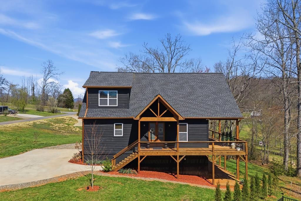 784 Sneaking Creek Drive, Hayesville, NC 28904