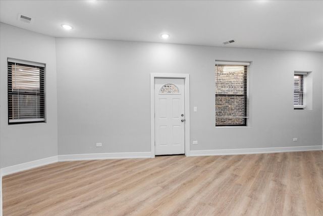 3001 N Central Park Avenue M3, Chicago, IL 60618