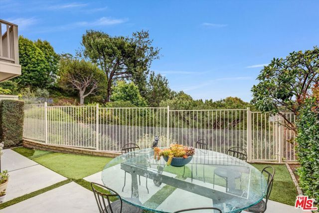 2544 Angelo Drive, Los Angeles, CA 90077
