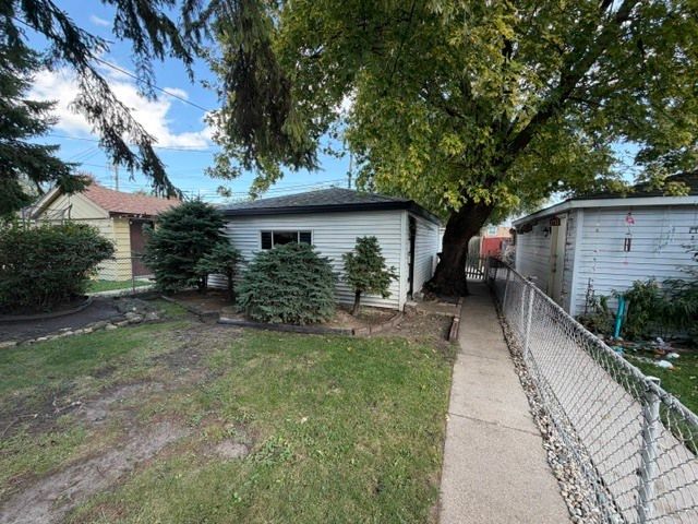 4821 S Leamington Avenue, Chicago, IL 60638