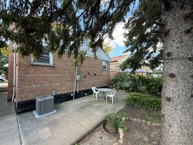 4821 S Leamington Avenue, Chicago, IL 60638