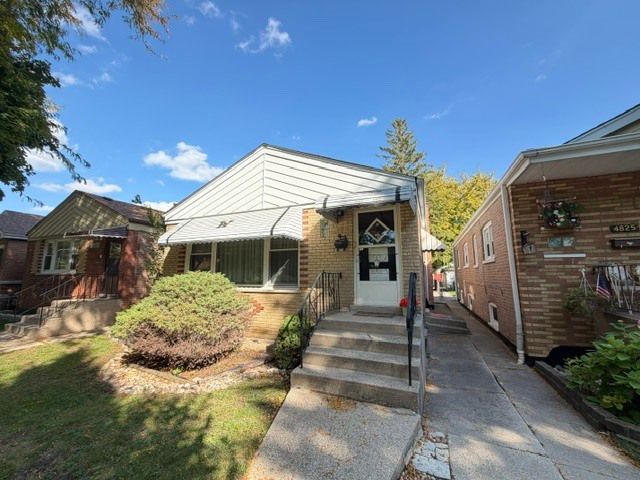4821 S Leamington Avenue, Chicago, IL 60638