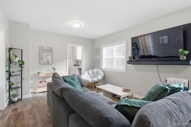 142 Avondale Avenue, Jackson, MI 49203