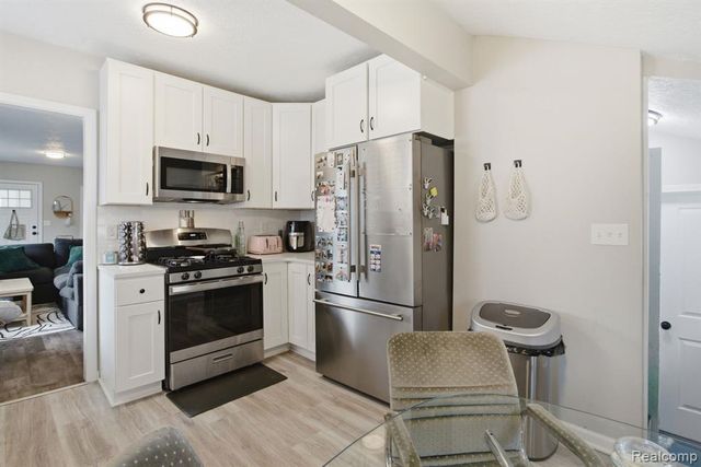 142 Avondale Avenue, Jackson, MI 49203