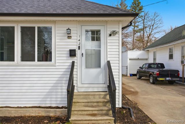 142 Avondale Avenue, Jackson, MI 49203
