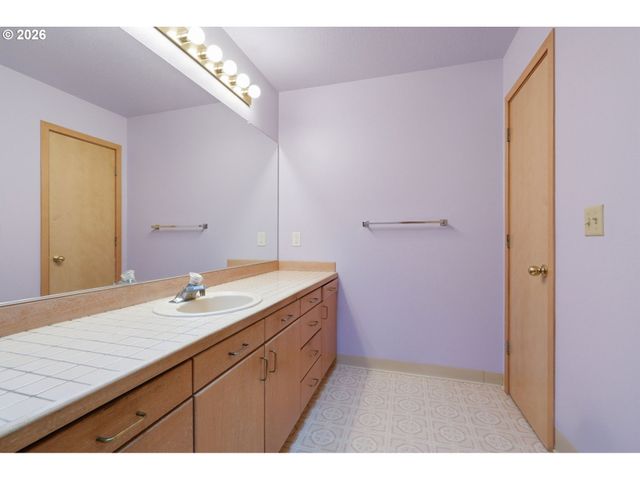 1202 Nw 136TH St, Vancouver, WA 98685