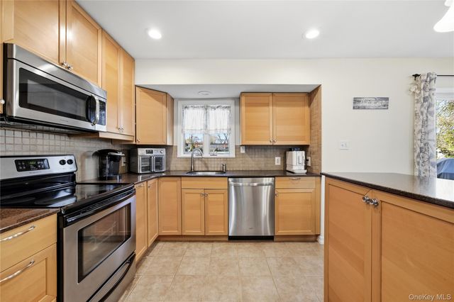 189 Marilynn Street, East Islip, NY 11730