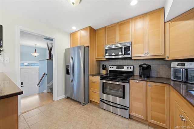 189 Marilynn Street, East Islip, NY 11730