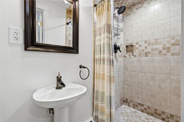 189 Marilynn Street, East Islip, NY 11730