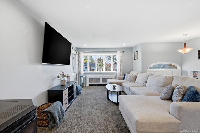 189 Marilynn Street, East Islip, NY 11730