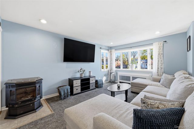 189 Marilynn Street, East Islip, NY 11730