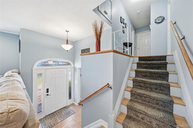 189 Marilynn Street, East Islip, NY 11730