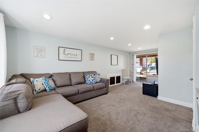 189 Marilynn Street, East Islip, NY 11730