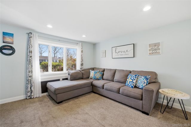 189 Marilynn Street, East Islip, NY 11730