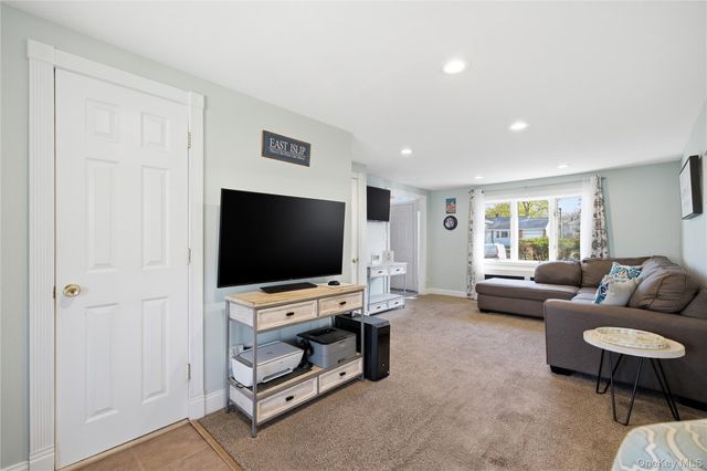 189 Marilynn Street, East Islip, NY 11730